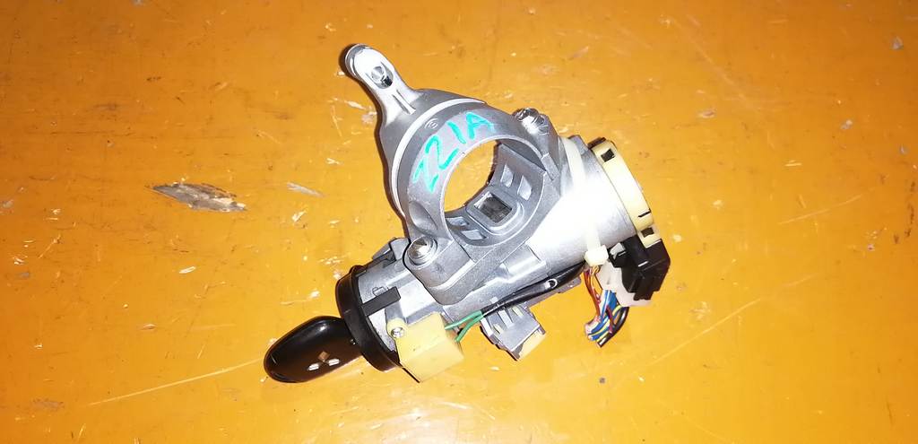 замок зажигания Mitsubishi Colt