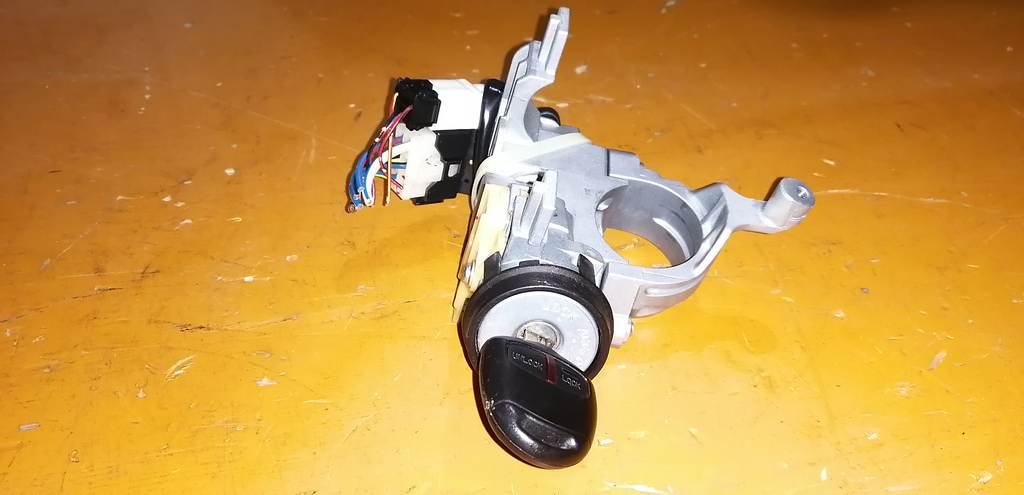 замок зажигания Mitsubishi Colt