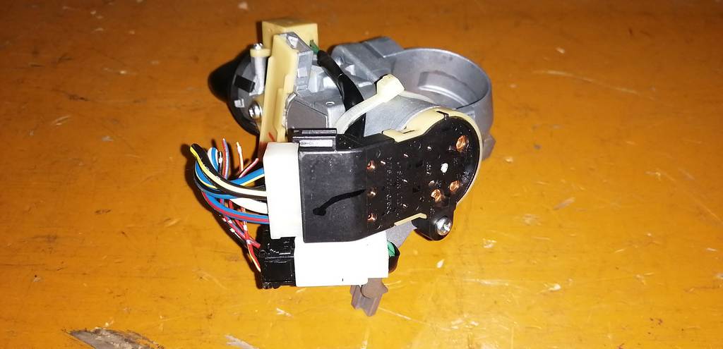 замок зажигания Mitsubishi Colt