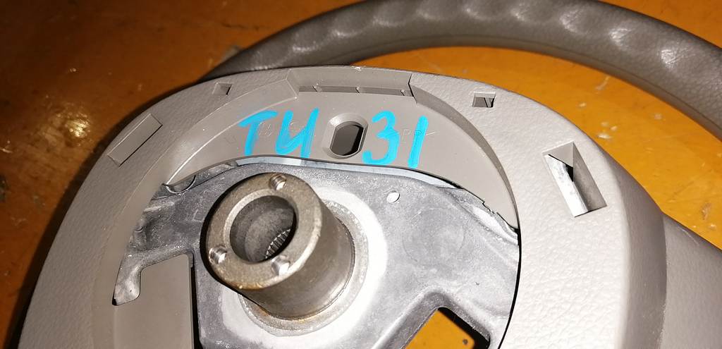 airbag водительский Nissan Presage