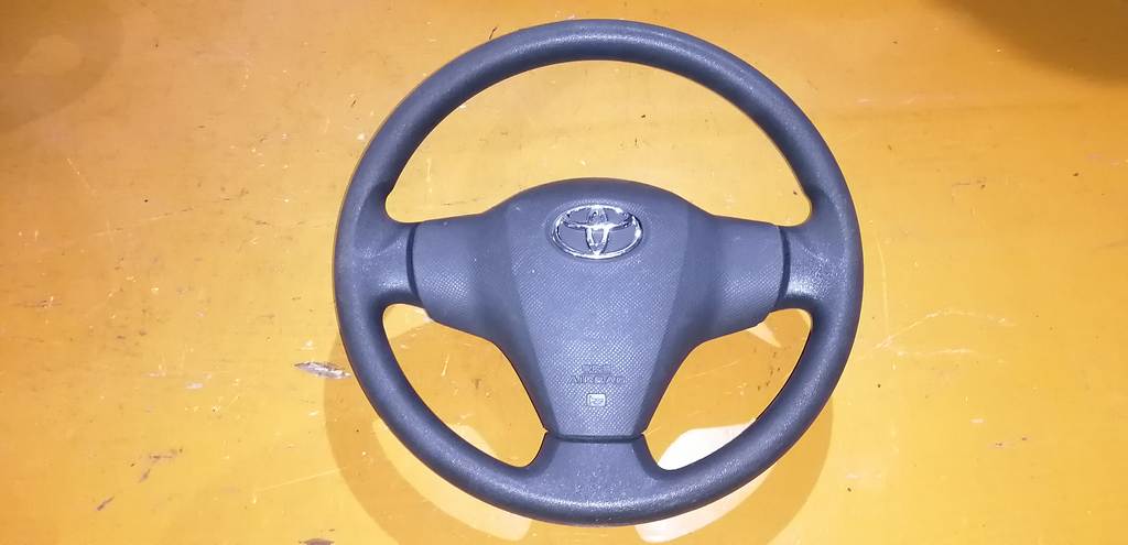 airbag водительский Toyota Vitz