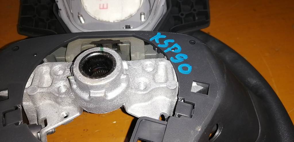 airbag водительский Toyota Vitz