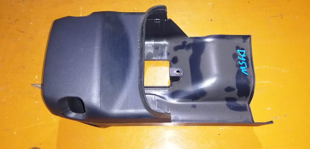 кожух рулевой колонки Mazda Demio