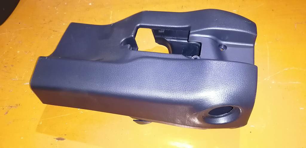 кожух рулевой колонки Mazda Demio