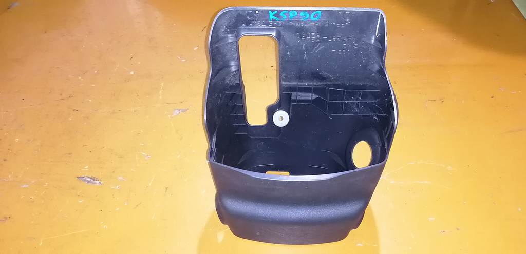 кожух рулевой колонки Toyota Vitz