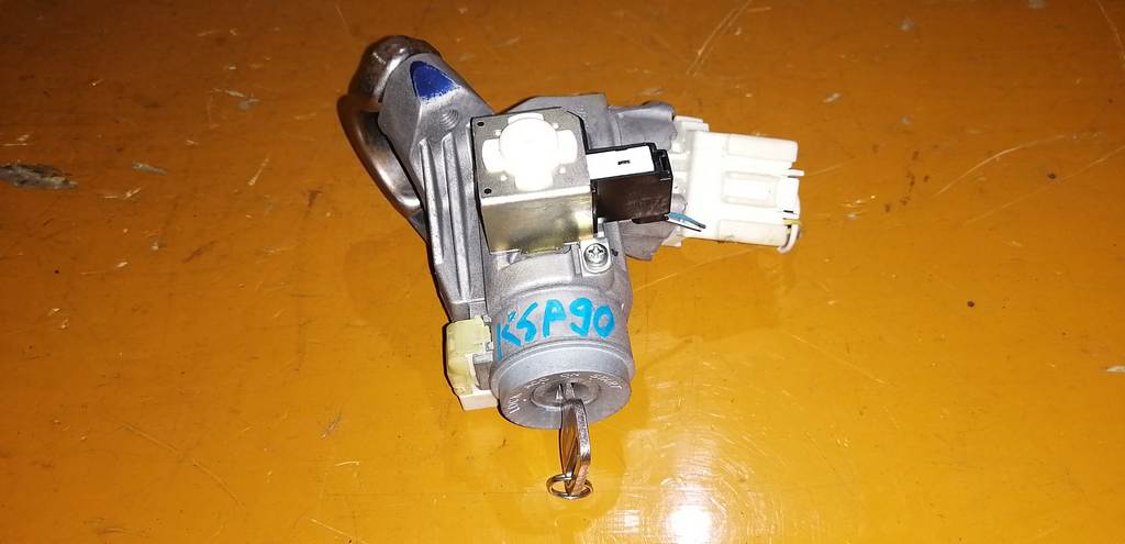 замок зажигания Toyota Vitz