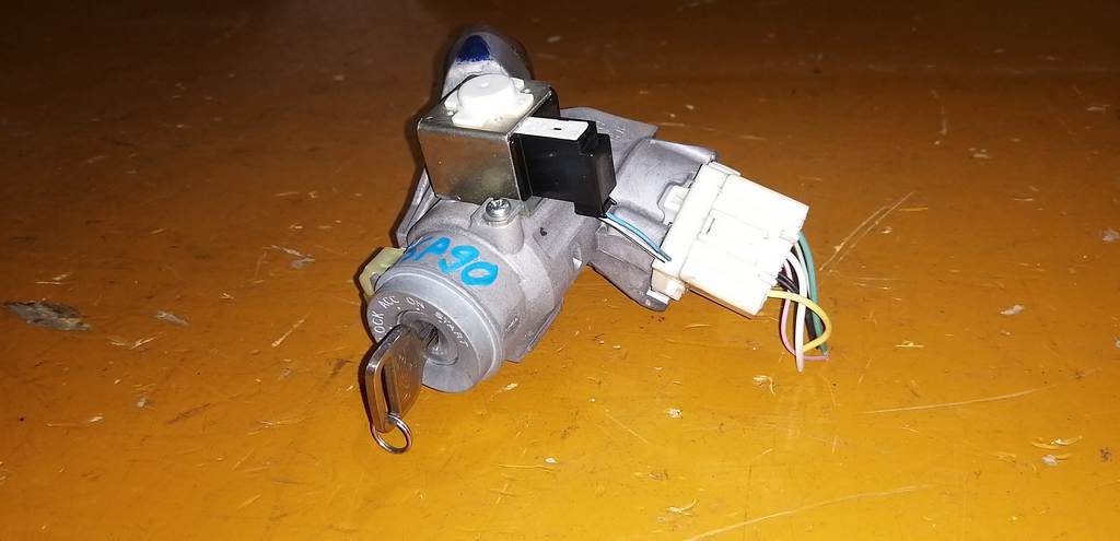 замок зажигания Toyota Vitz