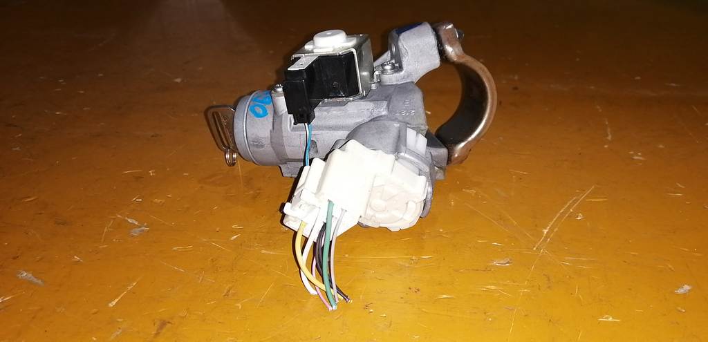 замок зажигания Toyota Vitz