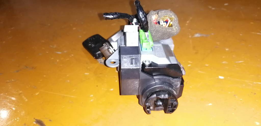 замок зажигания Honda Freed Spike