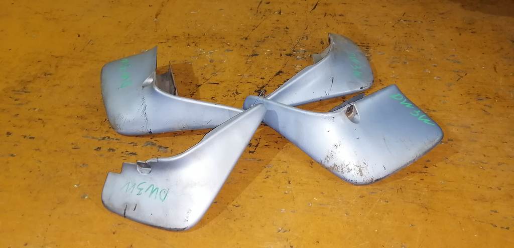 брызговик Mazda Demio