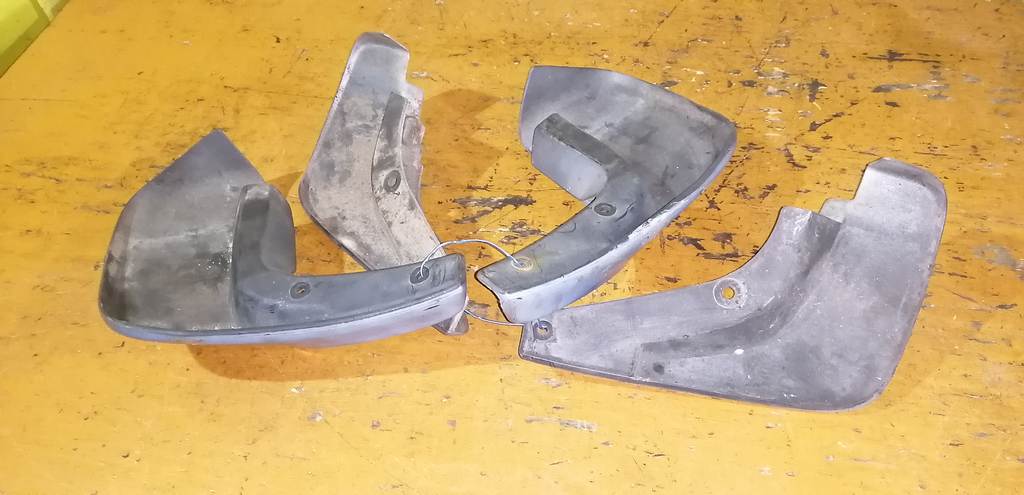 брызговик Mazda Demio