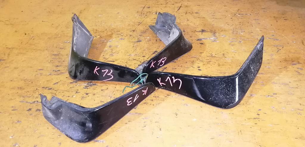 брызговик Nissan March