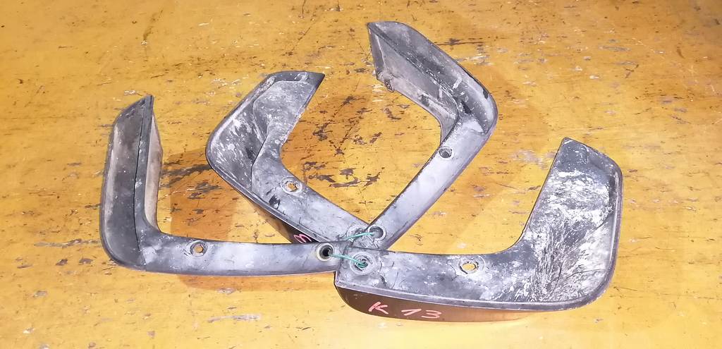 брызговик Nissan March