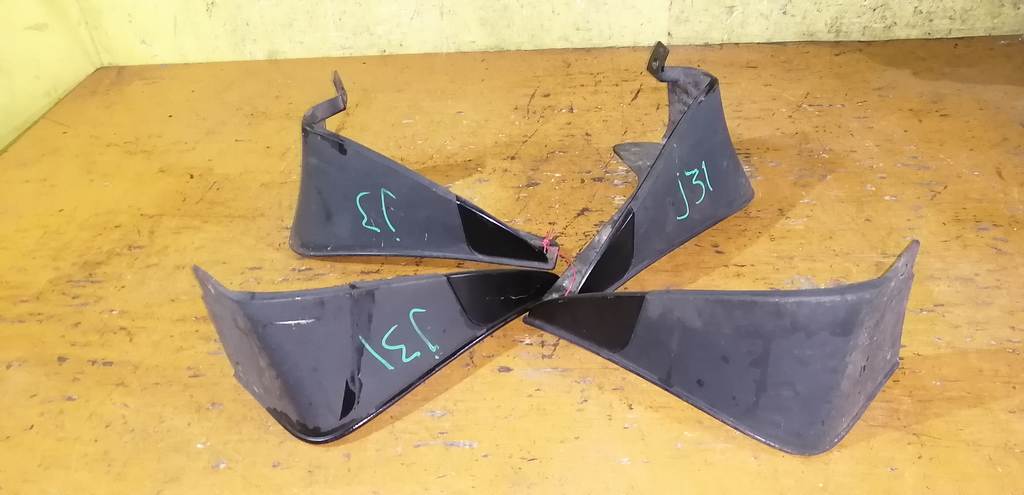 брызговик Nissan Teana