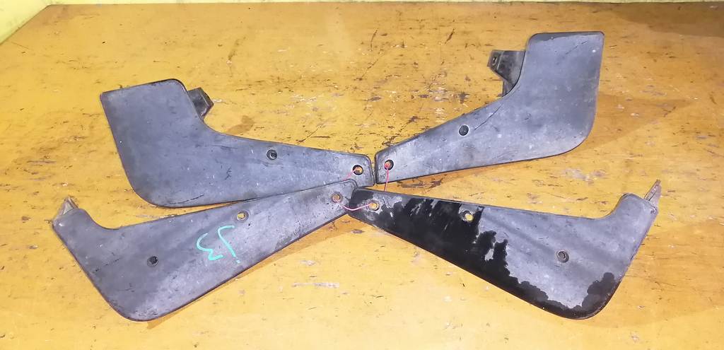 брызговик Nissan Teana