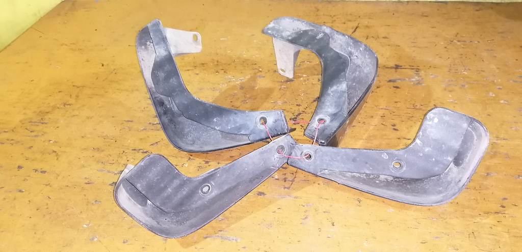 брызговик Nissan Presage