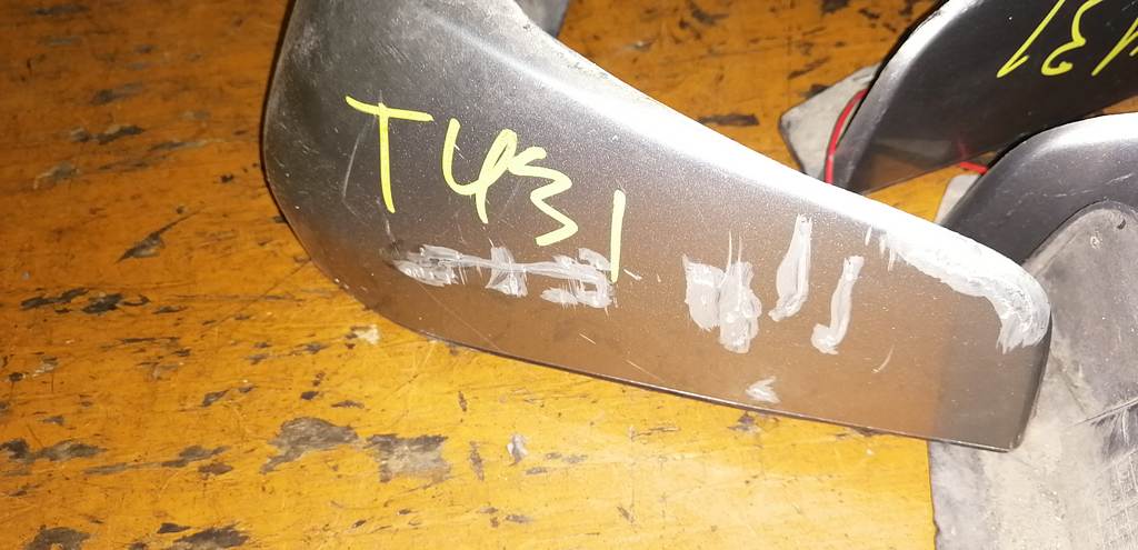 брызговик Nissan Presage