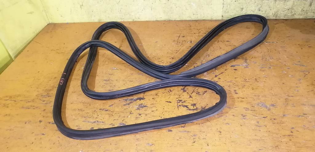 уплотнительная резинка багажника Honda Freed