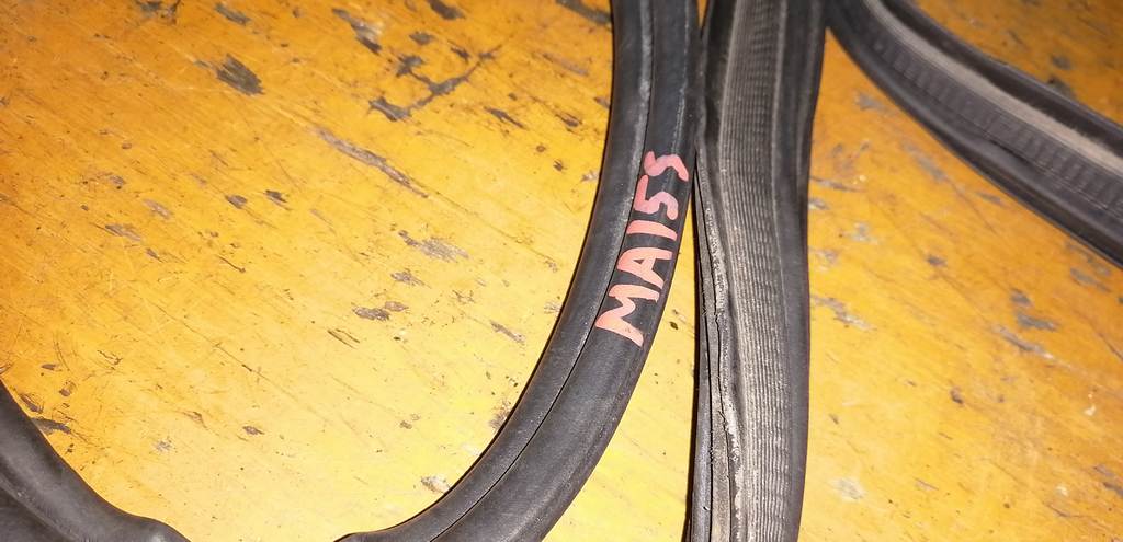 уплотнительная резинка багажника Suzuki Solio