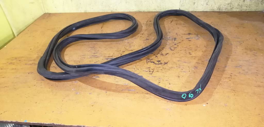 уплотнительная резинка багажника Volvo XC90