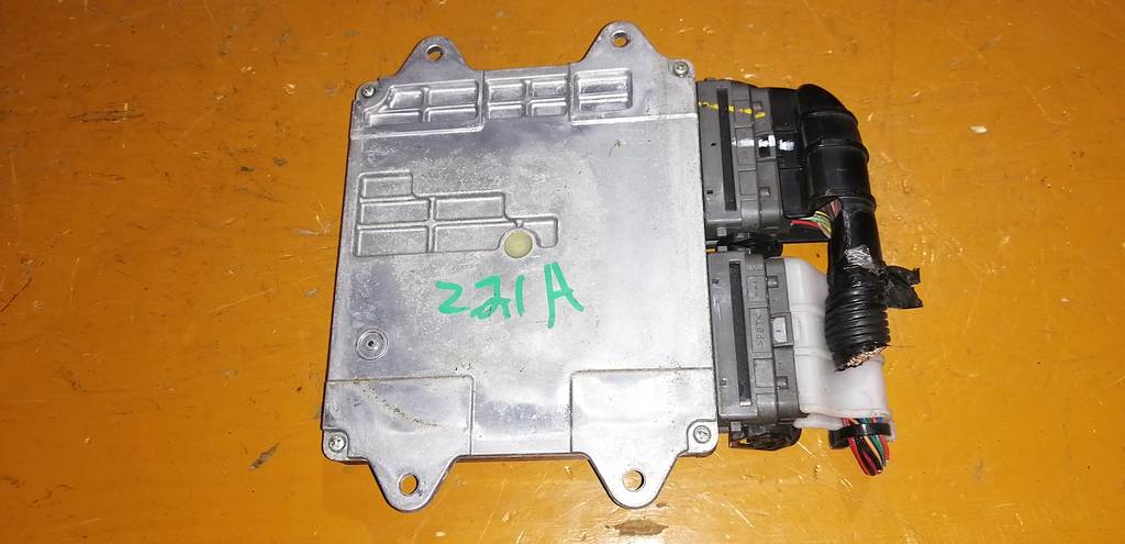 блок управления двс Mitsubishi Colt