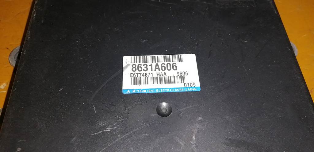 блок управления двс Mitsubishi Colt