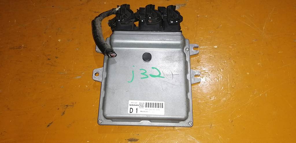 блок управления двс Nissan Teana