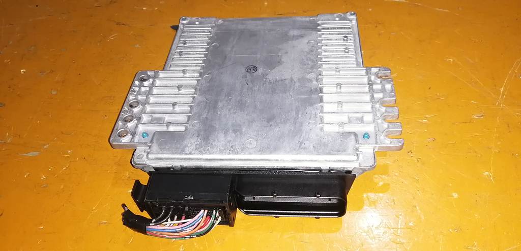 блок управления двс Nissan Teana