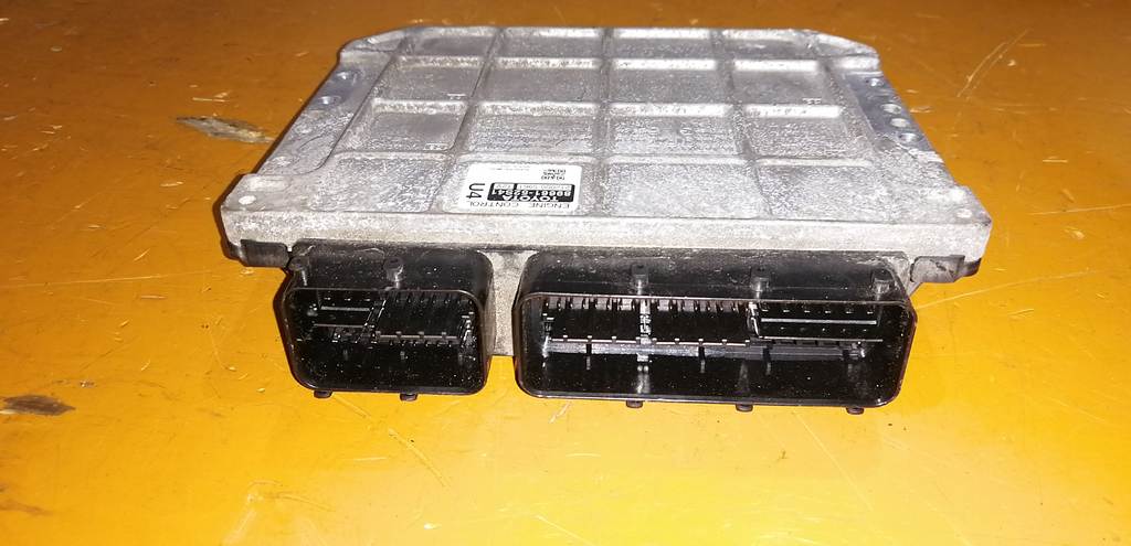 блок управления двс Toyota Vitz