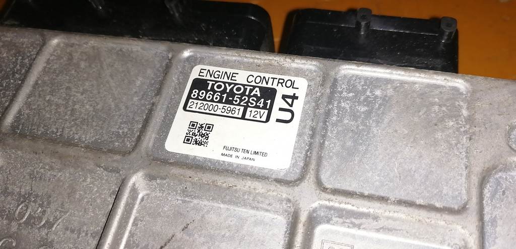 блок управления двс Toyota Vitz