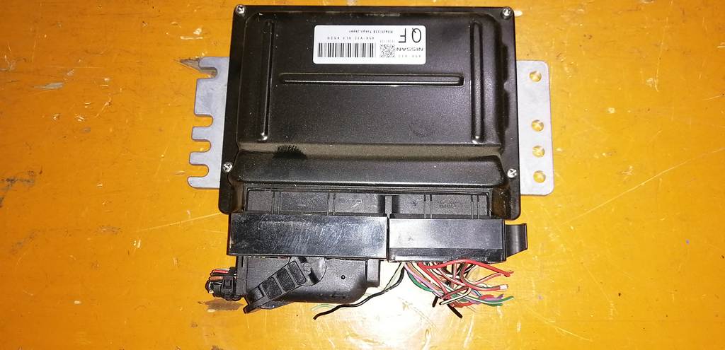 блок управления двс Nissan Presage