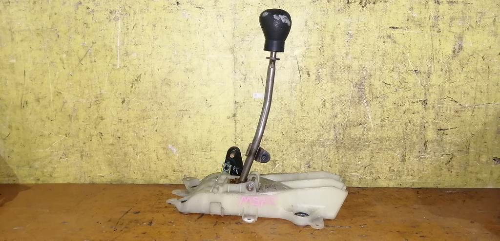 кулиса Mazda Demio