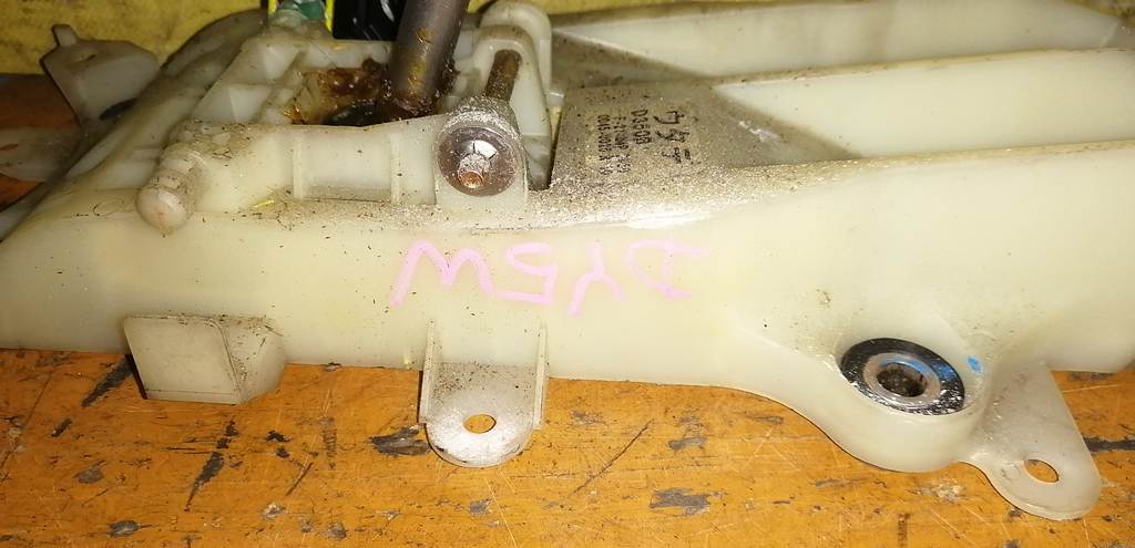 кулиса Mazda Demio