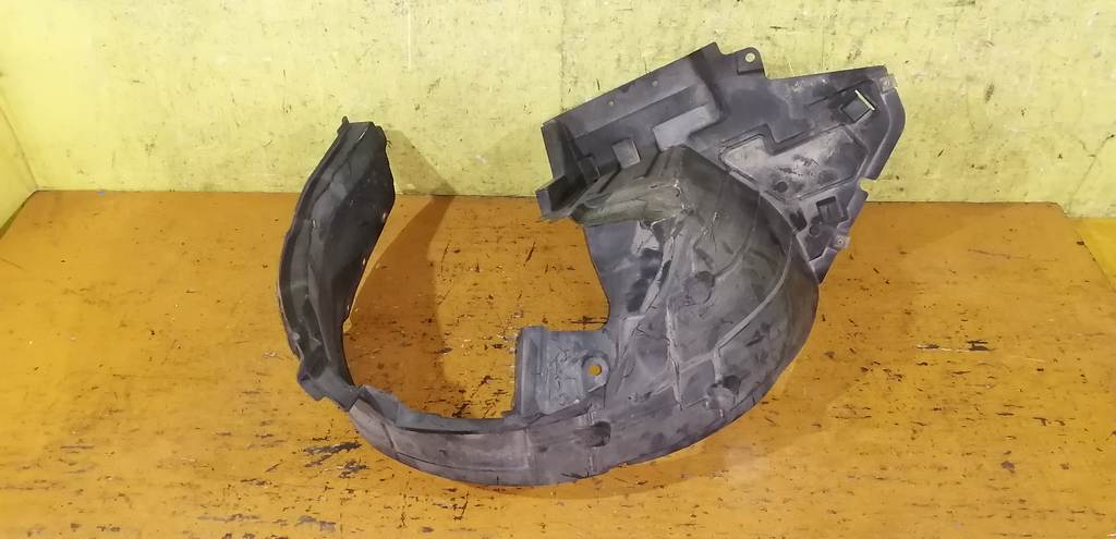 подкрылок Nissan March