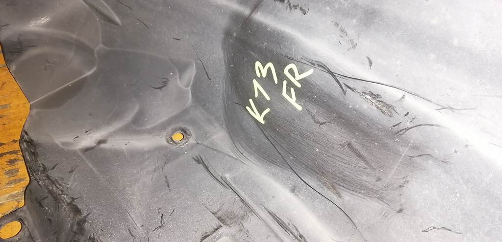 подкрылок Nissan March