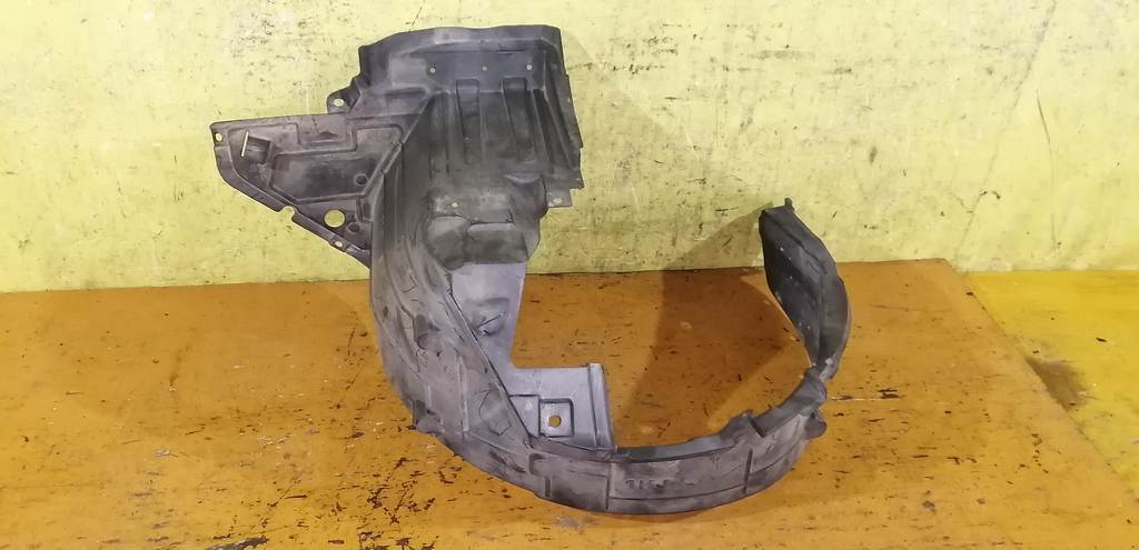 подкрылок Nissan March