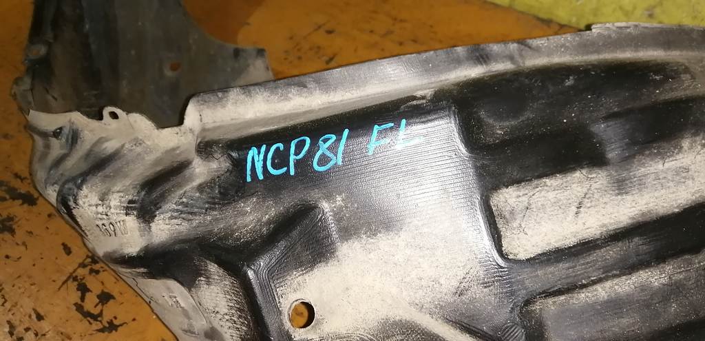 подкрылок Toyota Sienta