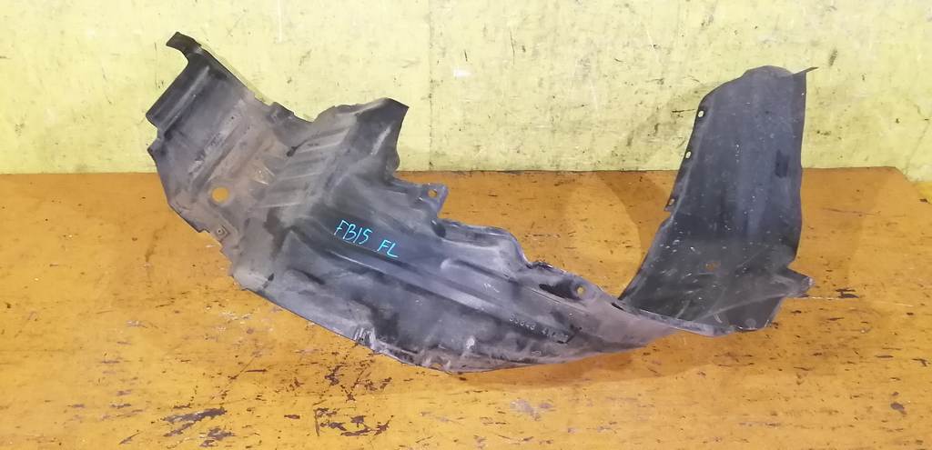 подкрылок Nissan Sunny