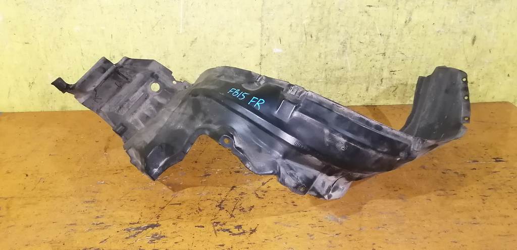 подкрылок Nissan Sunny