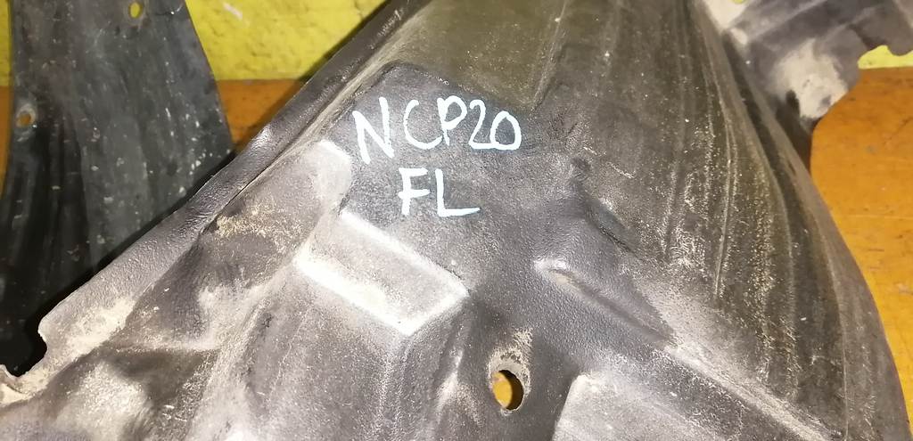 подкрылок Toyota Funcargo