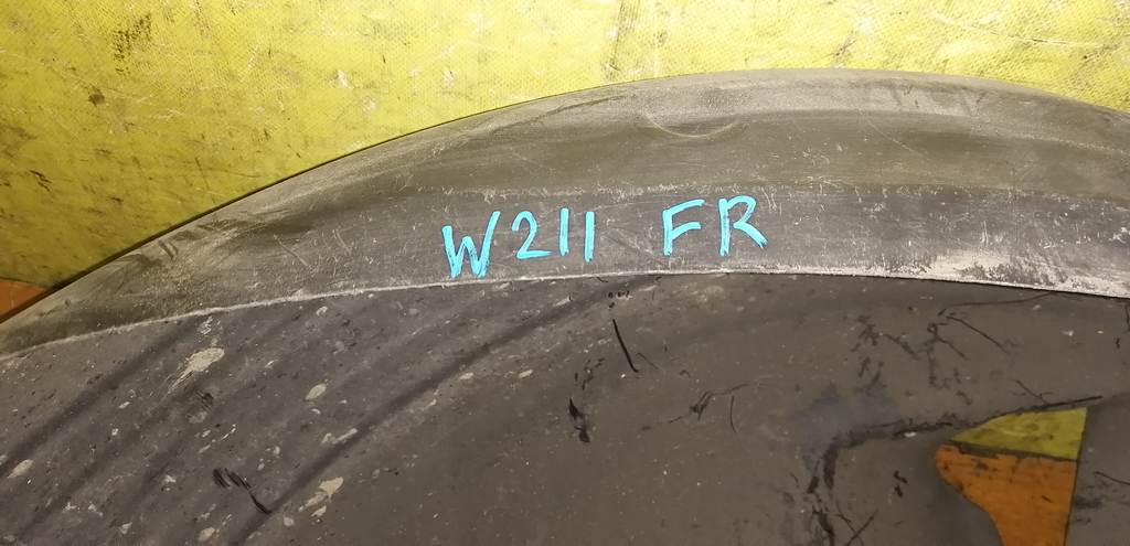 подкрылок Mercedes-Benz E-Class