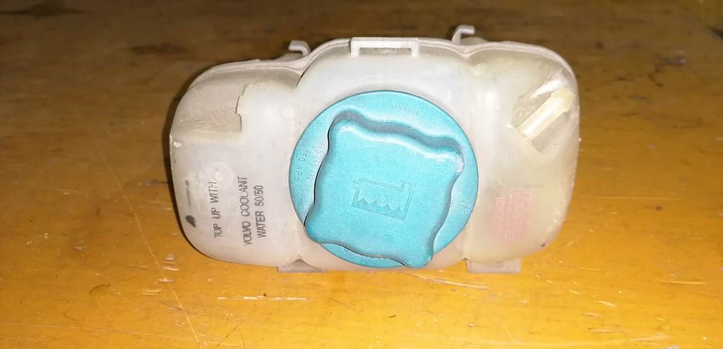 бачок расширительный Volvo XC90