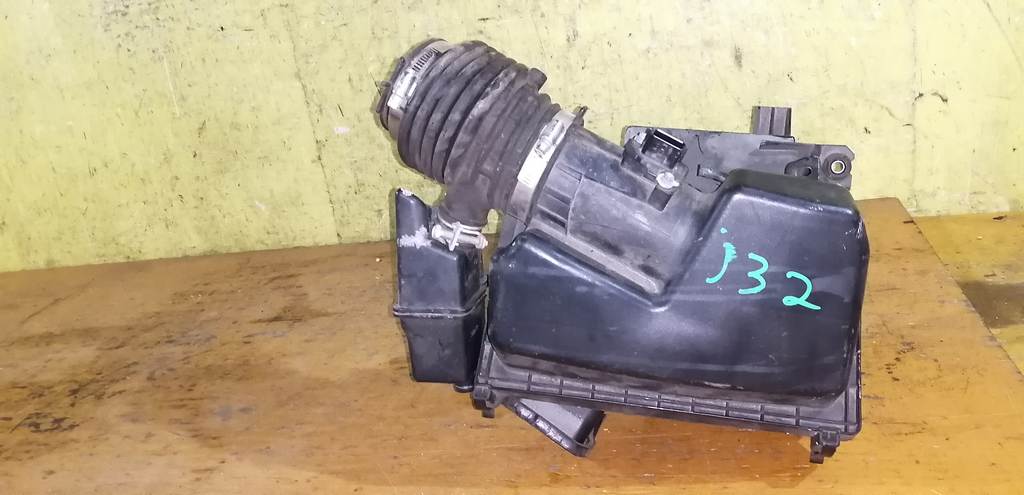 корпус воздушного фильтра Nissan Teana