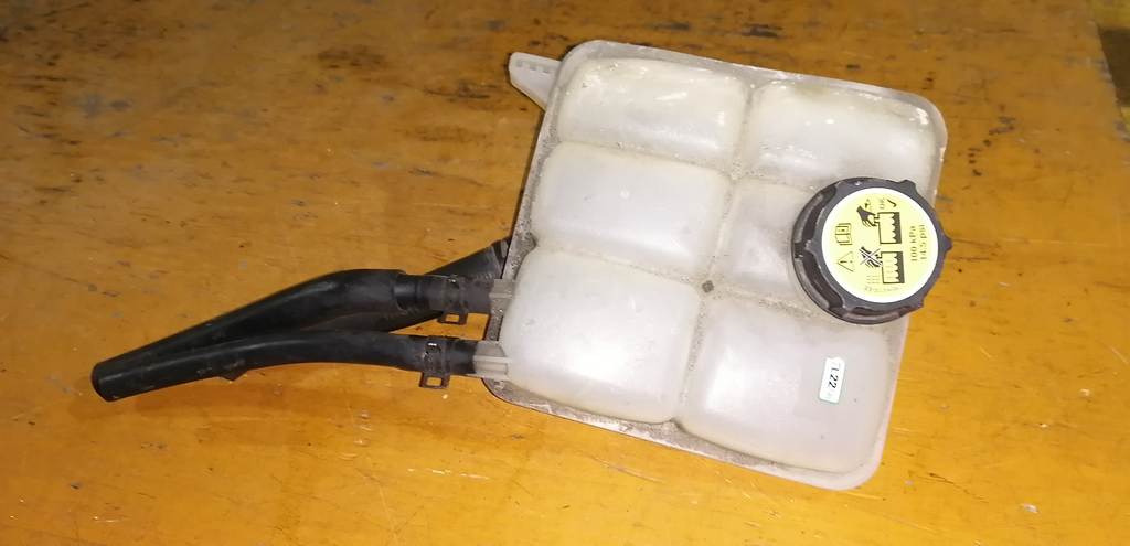 бачок расширительный Mazda Axela