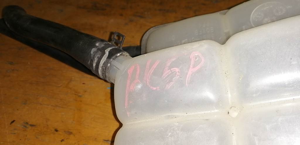 бачок расширительный Mazda Axela