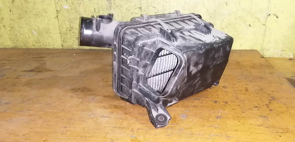 корпус воздушного фильтра Mitsubishi Outlander