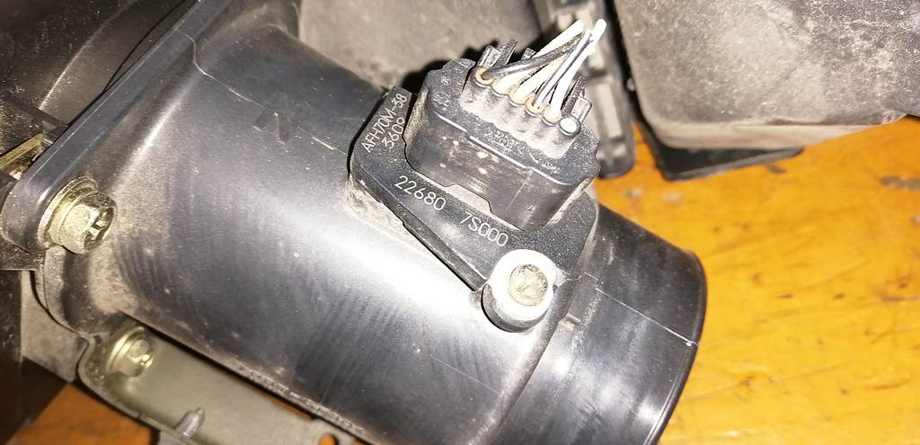 корпус воздушного фильтра Nissan X-Trail