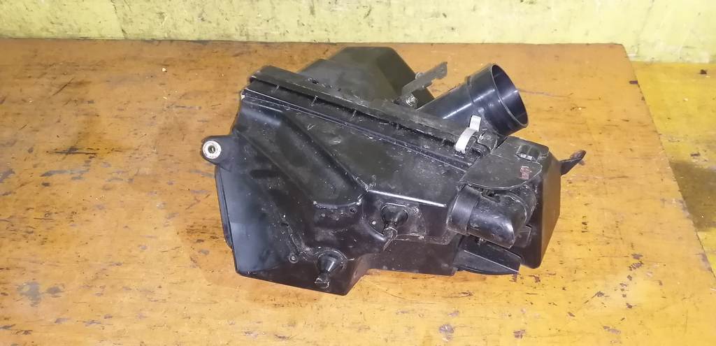 корпус воздушного фильтра Nissan X-Trail