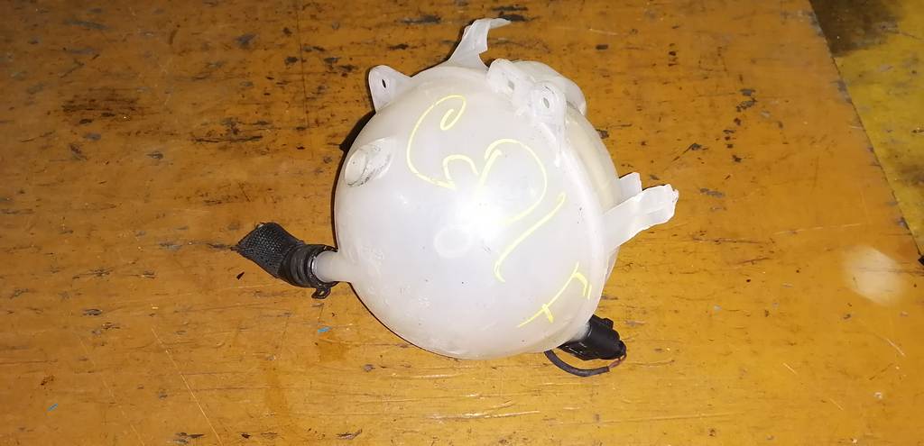 бачок расширительный Volkswagen Golf