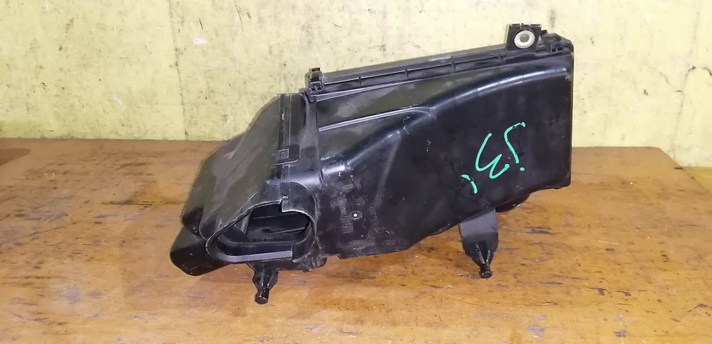 корпус воздушного фильтра Nissan Teana